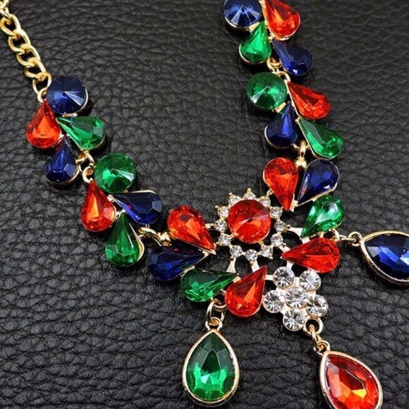 ♥️ Betsey Johnson NEW crystal statement necklace - Picture 1 of 3